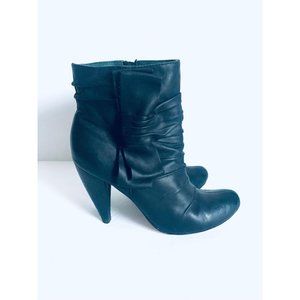 Seychelles black ankle bow boots size 6.5